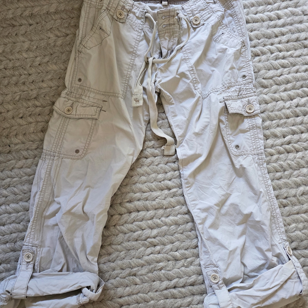 Abercrombie & Fitch Cream and Brown Label Detail